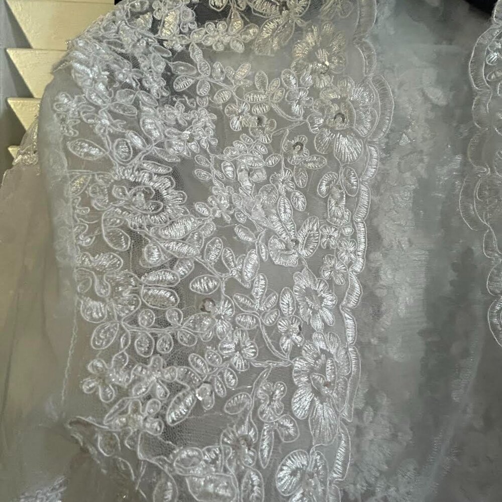 Gorgeous Lace & embroidered Wedding Jacket - Picture 6 of 11